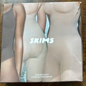 Skims seamless sculpt strapless thong bodysuit